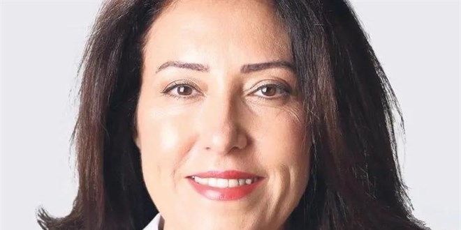 Çocuğunu doğurtan doktoru dolandırdı