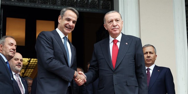 Erdoğan, Yunanistan Başbakanı Miçotakis ile görüştü
