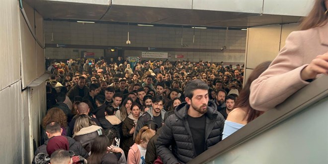 Mecidiyeky metrobs duranda yryen merdiven arzas: 3 yaral