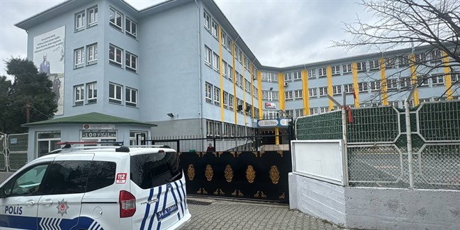 4 öğrenciyle bir veliyi darbettiği iddia edilen okul müdürü gözaltına alındı