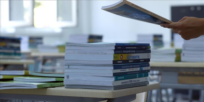 Özel okullarda MEB onaylı 'ücretsiz ders kitabı' okutma zorunluluğu başlıyor