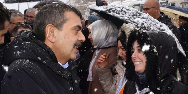 Bakan Tekin: Bütün dünya Türkiye tökezlesin diye bekliyor