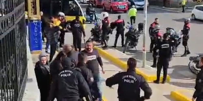 Adliye önünde silahlı ve bıçaklı kavga: 2'si ağır 10 yaralı