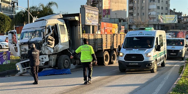 Adana'da otobüsle kamyon çarpıştı: 1 ölü