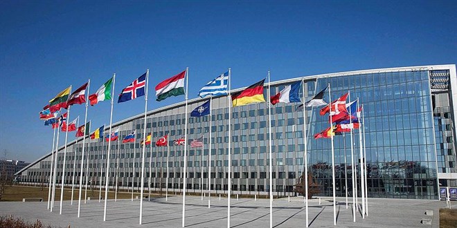 sve bayra NATO karargahnda gndere ekildi