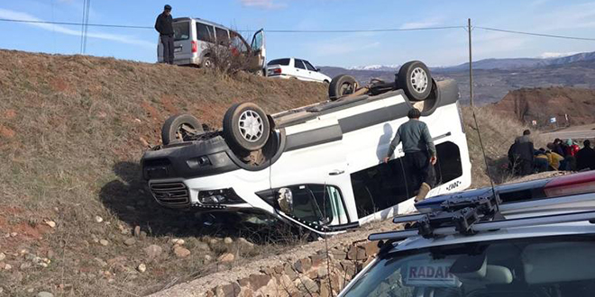 Giresun'da öğrenci servisi devrildi: 11 yaralı