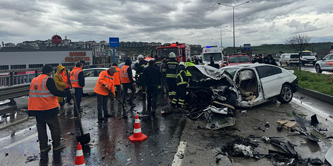 İki otomobilin çarpışması sonucu 1 kişi öldü, 2 kişi yaralandı
