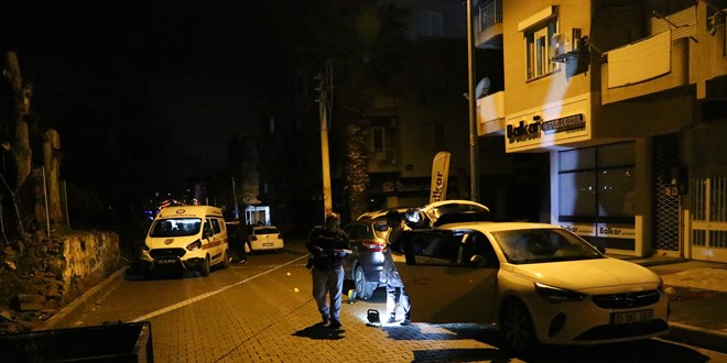 İzmir'de silahlı saldırıya uğrayan 17 yaşındaki genç öldü