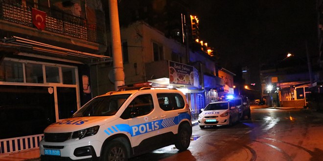 İzmir'de evinde bıçaklanan kişi hastanede öldü