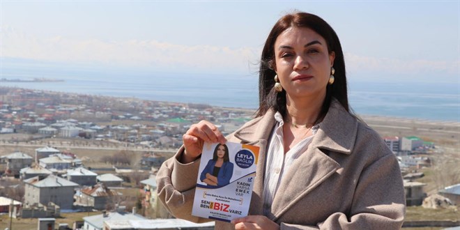 Mahallenin ilk kadn muhtar aday 22 erkek adaya kar yaracak