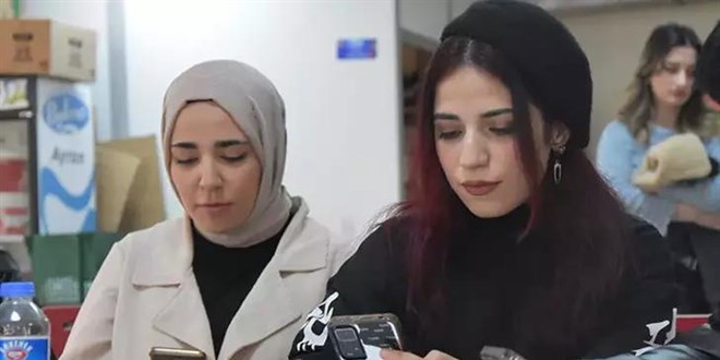Dijital platformlardaki kolay kazanç, gençlerde 'gelecek kaygısı' yaratıyor