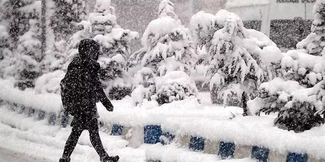 Erzincan'da eitime kar engeli! Refahiye'de okullar bir gnlne tatil edildi