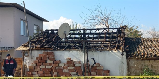 İzmir'de ev yangınında bir kişi hayatını kaybetti