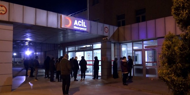 Hastanede acil servis 'izole hastalar' nedeniyle kapatld: Salk grevlileri zel kyafet giydi