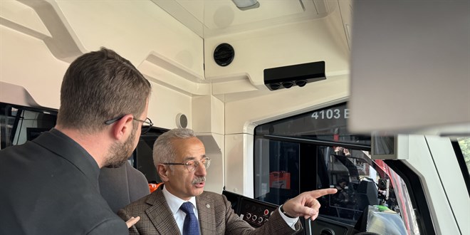 Bakan Uraloğlu, Kocaeli Şehir Hastanesi tramvayının ilk seferini gerçekleştirdi