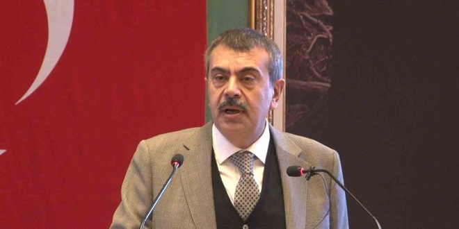 'Eğitim sistemi ve öğretmenler gibi konularda dışarıdan ahkam kesmek kolay'
