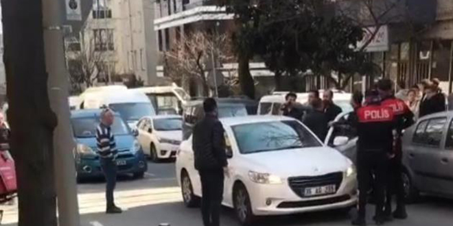 Aracıyla ters yöne giren polis, tartıştığı sürücüyü bacağından vurdu