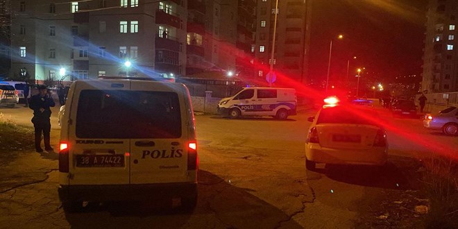 Kurusıkı tabancayla oynayan 2 çocuk yaralandı