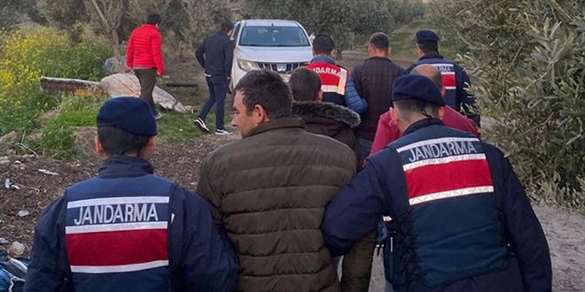 İzmir'de terör örgütü operasyonunda 5 şüpheli gözaltına alındı