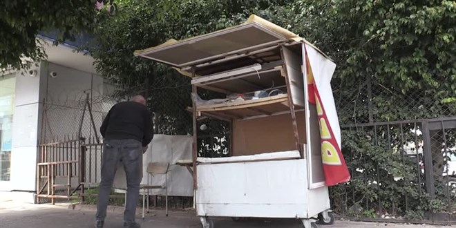 Emekli polis, eşi için başladığı ahşap eşya yapımını gelir kapısına dönüştürdü