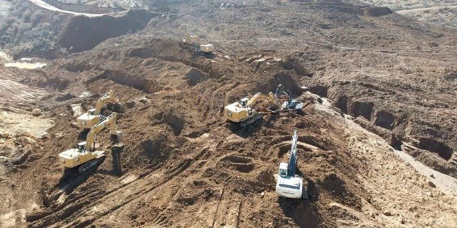 Bakan Bayraktar'dan İliç'teki toprak kaymasına dair açıklama