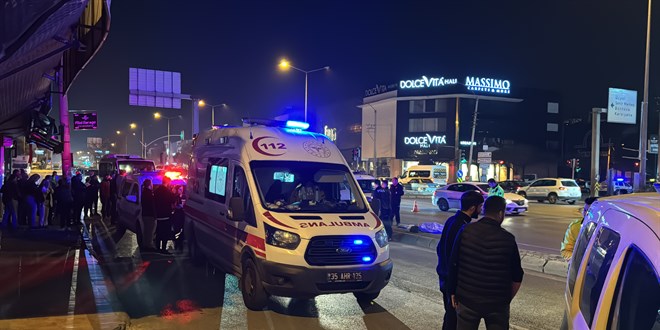 Otomobilin yayalara çarpması sonucu 1 kişi öldü, 1 kişi yaralandı