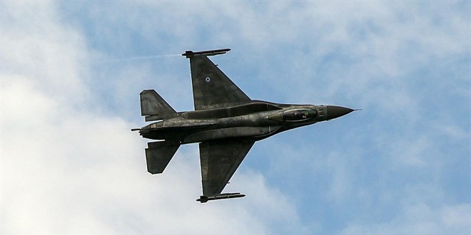 Yunan Hava Kuvvetlerine ait F-16 denize dt