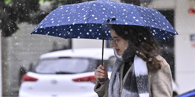 Ankara'da kar yağışı başladı