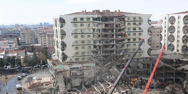 89 kişinin hayatını kaybettiği Galeria Sitesi'nin sanıklarına ceza
