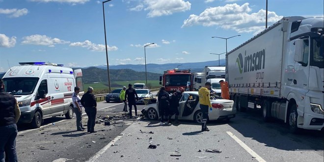 Gaziantep'te tırla otomobil çarpışması sonucu 2 kişi öldü, 2 kişi yaralandı
