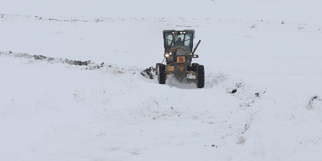 Douda youn kar: Erzurum ve Kars'ta 594 yerleim yerine ulam salanamyor
