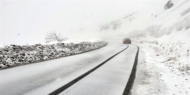 Bingöl - Diyarbakır kara yolu tır trafiğine kapatıldı