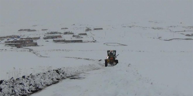 Kars'ta 'mart' kar: 47 yol ulama kapand
