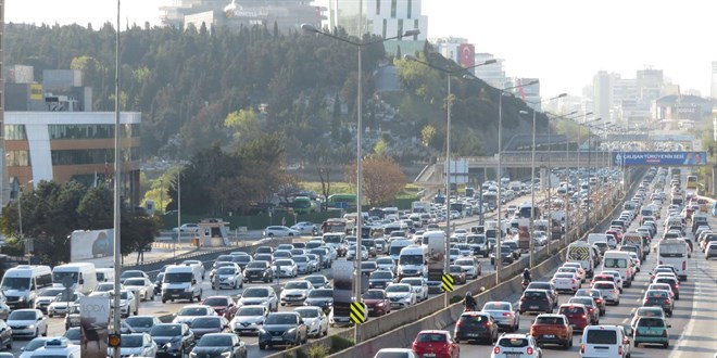 'Yeniden Byk stanbul Mitingi' nedeniyle baz yollar trafie kapand