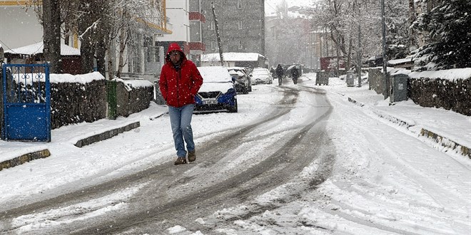 Üç ilde kar yağışı etkili oluyor