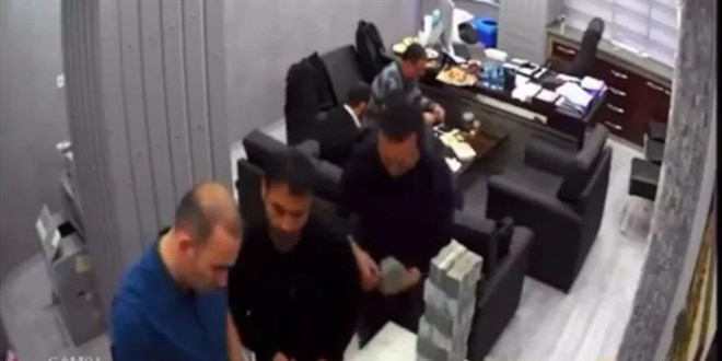 'Para sayma' görüntülerinde iki belediye başkanı ifadeye çağrıldı