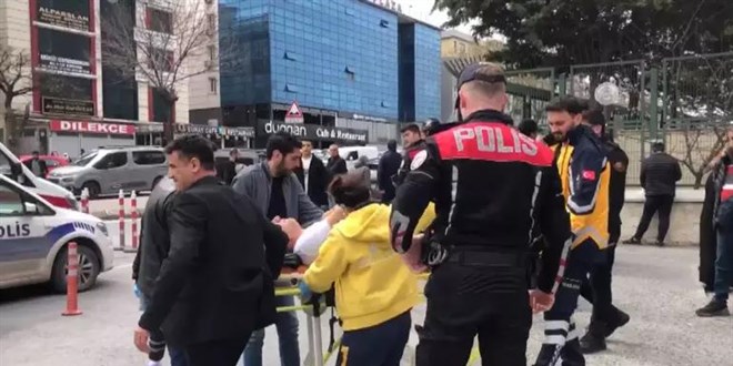 Polisi şehit eden sanığın yakınları adliyede bir polisi yaraladı