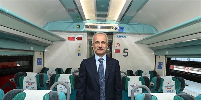 Bakan Uraloğlu: Trenlerde emeklilere yüzde 10 indirim uygulanacak