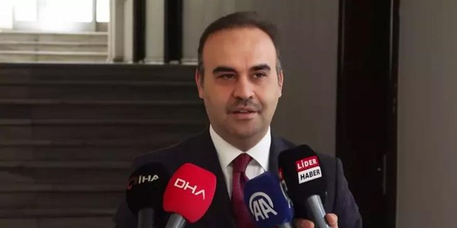 Bakan Kacır: Türkiye'nin astronotuyla gurur duymuyorlar