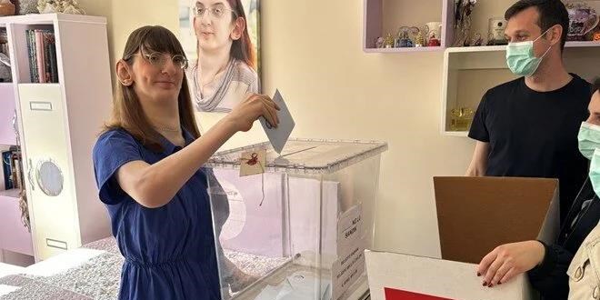 'Dünyanın en uzun boylu kadını' oyunu kullandı