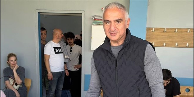 Kültür ve Turizm Bakanı Ersoy oyunu İstanbul'da kullandı
