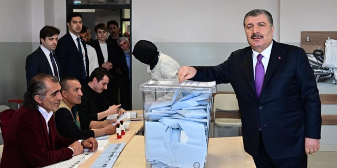Sağlık Bakanı Koca oyunu Üsküdar'da kullandı