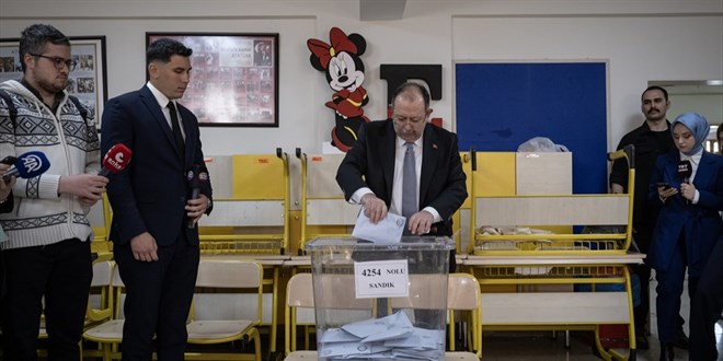 YSK Başkanı Yener'in oy kullandığı sandıktan Mansur Yavaş birinci çıktı