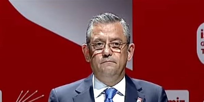 Özgür Özel gözyaşlarını tutamadı