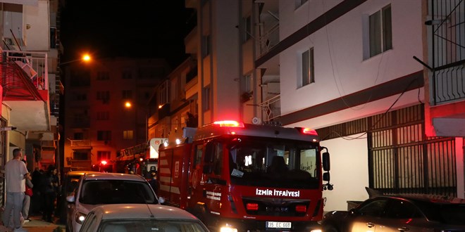 Apartman dairesinde çıkan yangında bir kişi öldü, 3 kişi dumandan etkilendi