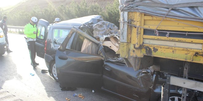 Manisa'da hafif ticari ara tra arpt: Ayn aileden 3 kii hayatn kaybetti