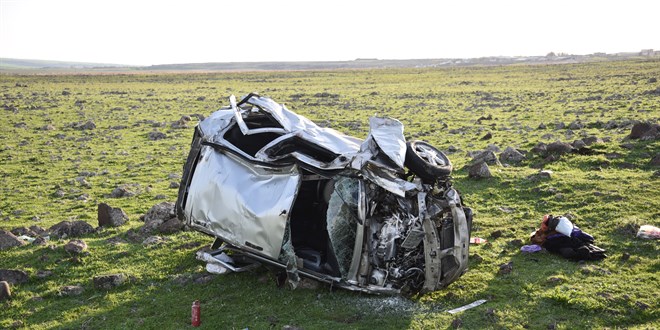 Şanlıurfa'da şarampole devrilen otomobildeki 1 kişi öldü, 3 kişi yaralandı