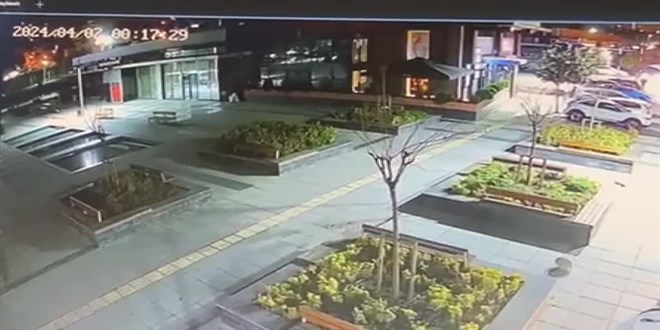 Başakşehir'de iş yerlerine el bombalı saldırı