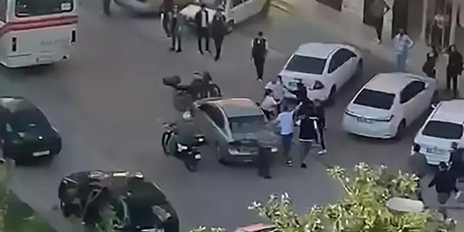 Trafikteki tartışmada eşinin yanında dehşeti yaşattılar: 2 tutuklama