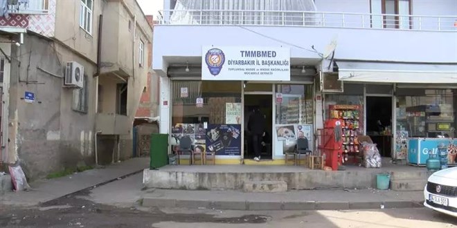 Komşuya iftara gitti ölümden kurtuldu; koltuğunun arkasına 4 kurşun isabet etti